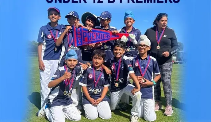 The Under 12 B premiership team with their pennant, 2021/22